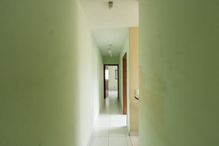 Casa à venda com 98m², 4 quartos e 2 vagasCorredor