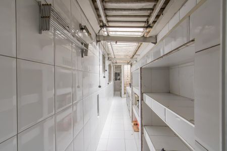 Casa à venda com 98m², 4 quartos e 2 vagasCorredor