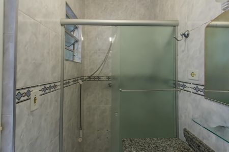 Casa à venda com 98m², 4 quartos e 2 vagasBanheiro de serviço