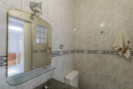 Casa à venda com 98m², 4 quartos e 2 vagasBanheiro de serviço