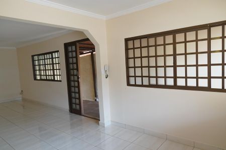 Sala de casa para alugar com 3 quartos, 70m² em Jardim Monte Serrat, Aparecida de Goiânia