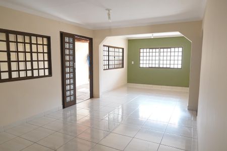Sala de casa para alugar com 3 quartos, 70m² em Jardim Monte Serrat, Aparecida de Goiânia