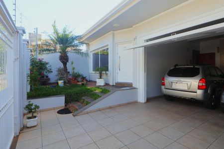 Casa à venda com 230m², 3 quartos e 4 vagasÁrea externa