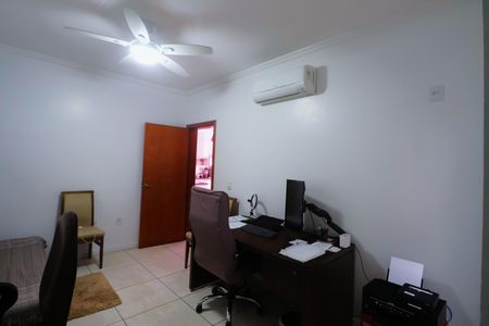 Casa à venda com 230m², 3 quartos e 4 vagasQuarto