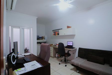 Casa à venda com 230m², 3 quartos e 4 vagasQuarto