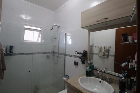 Casa à venda com 230m², 3 quartos e 4 vagasBanheiro da Suíte