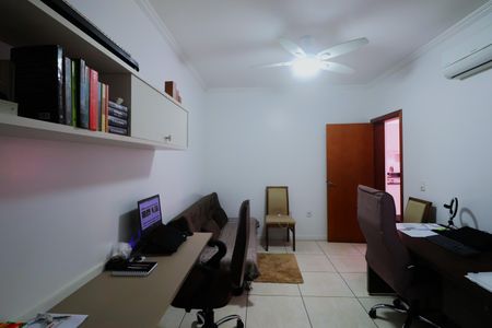 Casa à venda com 230m², 3 quartos e 4 vagasQuarto