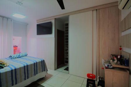 Casa à venda com 230m², 3 quartos e 4 vagasSuite