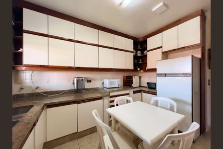 Casa para alugar com 500m², 5 quartos e 6 vagasCozinha