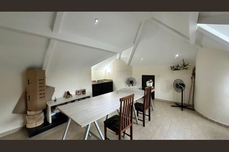 Casa de condomínio para alugar com 450m², 4 quartos e 2 vagasSótão 