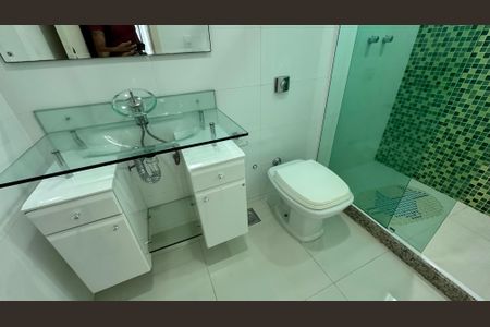 Casa de condomínio para alugar com 450m², 4 quartos e 2 vagasBanheiro quarto 3