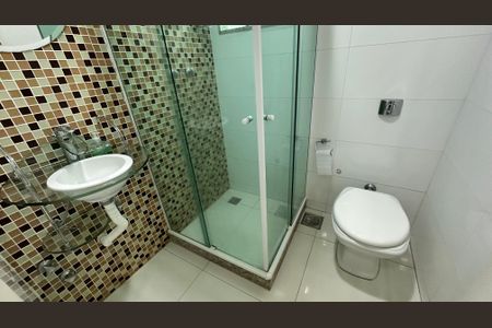 Casa de condomínio para alugar com 450m², 4 quartos e 2 vagasBanheiro de serviço
