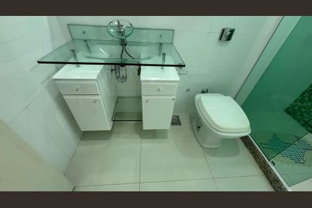 Casa de condomínio para alugar com 450m², 4 quartos e 2 vagasBanheiro quarto 3