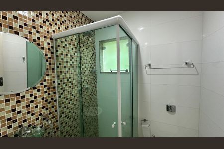 Casa de condomínio para alugar com 450m², 4 quartos e 2 vagasBanheiro de serviço