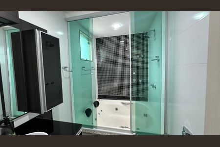 Casa de condomínio para alugar com 450m², 4 quartos e 2 vagasBanheiro quarto 1