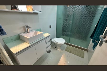 Casa de condomínio para alugar com 450m², 4 quartos e 2 vagasBanheiro quarto 3