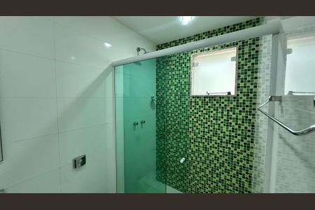 Casa de condomínio para alugar com 450m², 4 quartos e 2 vagasBanheiro quarto 3