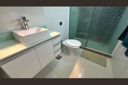 Casa de condomínio para alugar com 450m², 4 quartos e 2 vagasBanheiro quarto 3