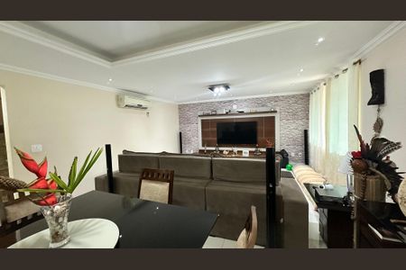 Casa de condomínio para alugar com 450m², 4 quartos e 2 vagasSala