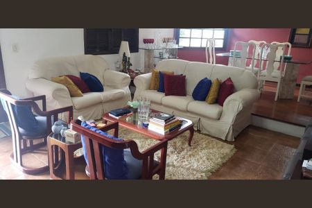 Casa à venda com 4 quartos, 200m² em Matapaca, Niterói