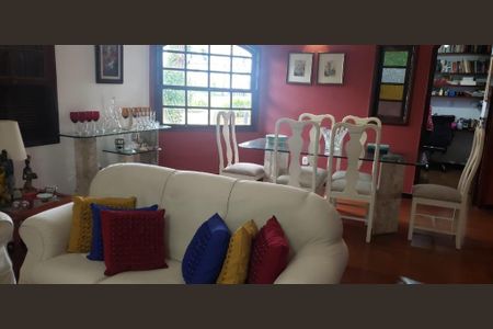 Casa à venda com 4 quartos, 200m² em Matapaca, Niterói