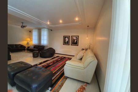 Casa à venda com 5 quartos, 440m² em Santo Antônio, Niterói