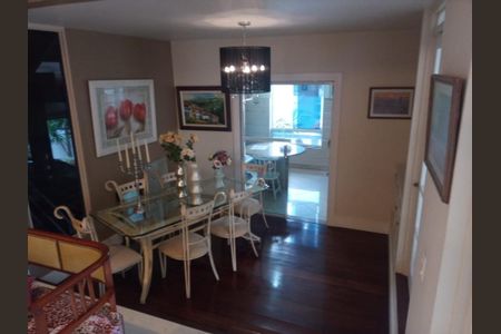 Casa à venda com 5 quartos, 274m² em Itaipu, Niterói