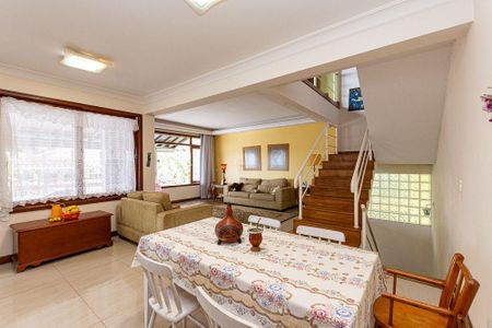 Casa à venda com 3 quartos, 259m² em Itaipu, Niterói