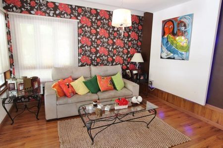 Casa à venda com 4 quartos, 300m² em Pendotiba, Niterói