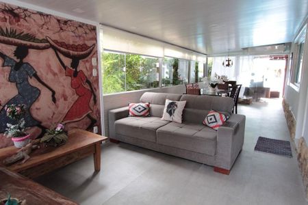 Casa à venda com 4 quartos, 300m² em Pendotiba, Niterói