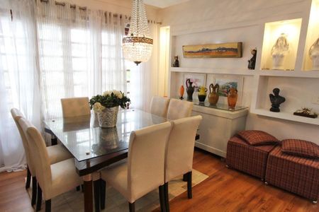 Casa à venda com 4 quartos, 300m² em Pendotiba, Niterói