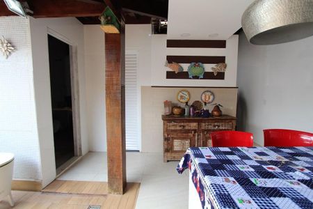 Casa à venda com 4 quartos, 300m² em Pendotiba, Niterói