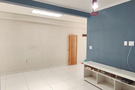 Casa à venda com 100m², 4 quartos e 2 vagasSala