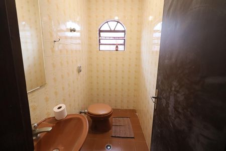 Casa para alugar com 320m², 4 quartos e 2 vagasLavabo