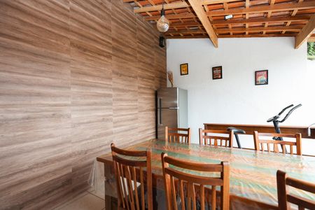 Casa à venda com 121m², 3 quartos e 3 vagas Casa à venda com 121m², 3 quartos e 3 vagasÁrea externa