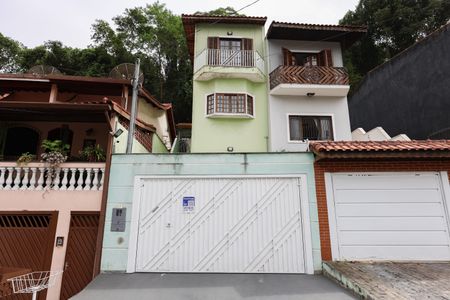 Casa à venda com 121m², 3 quartos e 3 vagas Casa à venda com 121m², 3 quartos e 3 vagasFachada