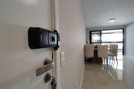 Sala de apartamento para alugar com 3 quartos, 110m² em Barra da Tijuca, Rio de Janeiro