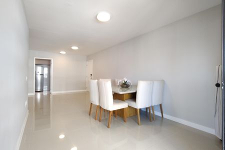 Sala de apartamento para alugar com 3 quartos, 110m² em Barra da Tijuca, Rio de Janeiro