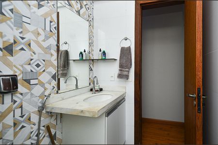 Apartamento à venda com 74m², 3 quartos e 1 vaga Apartamento à venda com 74m², 3 quartos e 1 vagaBanheiro Social