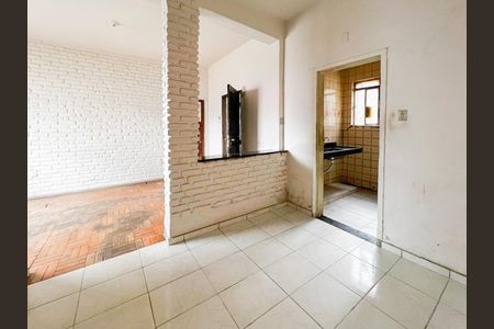 Sala de casa à venda com 2 quartos, 140m² em Bonfim, Belo Horizonte