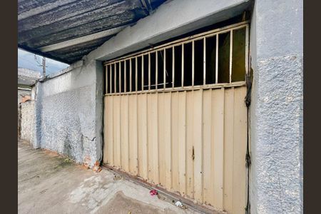 Casa à venda com 140m², 2 quartos e 2 vagas Casa à venda com 140m², 2 quartos e 2 vagasFachada