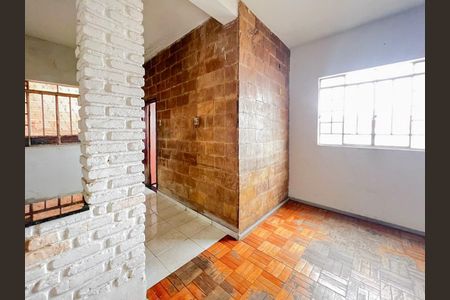 Sala de casa à venda com 2 quartos, 140m² em Bonfim, Belo Horizonte