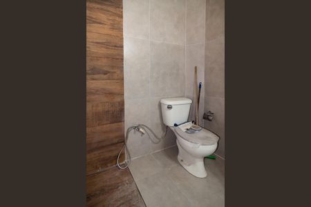 Apartamento para alugar com 27m², 0 quarto e sem vaga Apartamento para alugar com 27m², 0 quarto e sem vagaBanheiro de Serviço