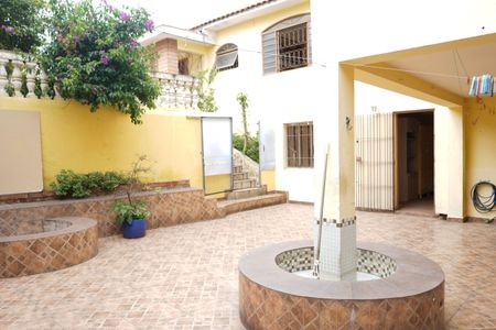 Casa à venda com 260m², 3 quartos e 4 vagasQuintal