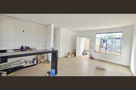 Sala de casa à venda com 2 quartos, 210m² em Conjunto Habitacional Vila Maria, Lagoa Santa