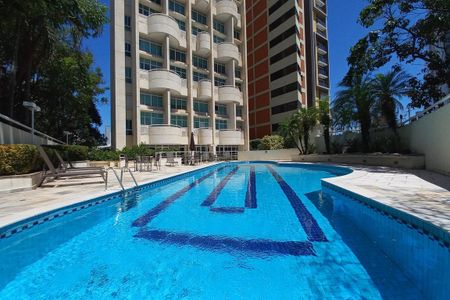 Apartamento à venda com 70m², 1 quarto e 3 vagas Apartamento à venda com 70m², 1 quarto e 3 vagasÁrea comum - Piscina
