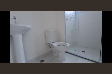 Banheiro de apartamento para alugar com 1 quarto, 32m² em Parque Industrial Tomas Edson, São Paulo