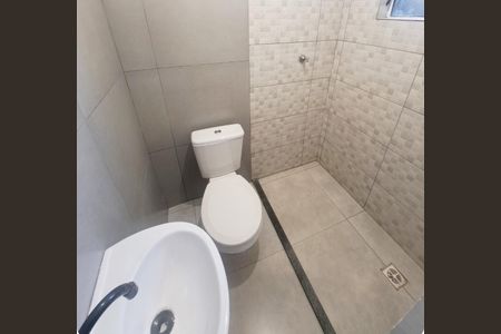 Banheiro Social de kitnet/studio para alugar com 1 quarto, 20m² em Vila Menk, Osasco