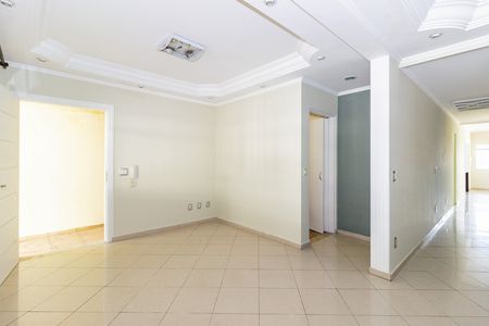 Casa à venda com 360m², 6 quartos e 3 vagas Casa à venda com 360m², 6 quartos e 3 vagasSala