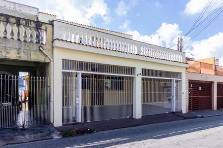 Casa à venda com 360m², 6 quartos e 3 vagas Casa à venda com 360m², 6 quartos e 3 vagasFachada